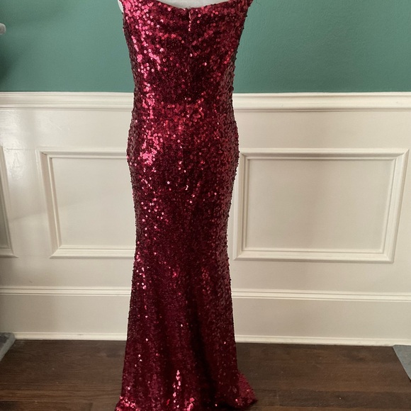 Maniju off the shoulder sequin gown with high side slit. Large - Picture 5 of 16